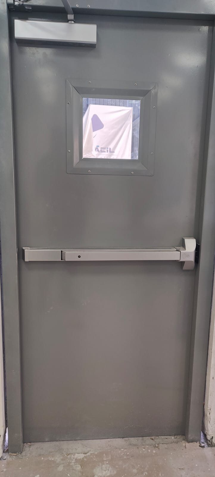 Puerta con mirilla