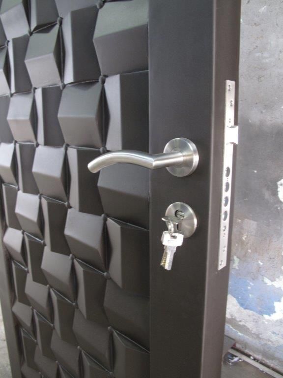 Puertas de Seguridad con Acabado en Madera